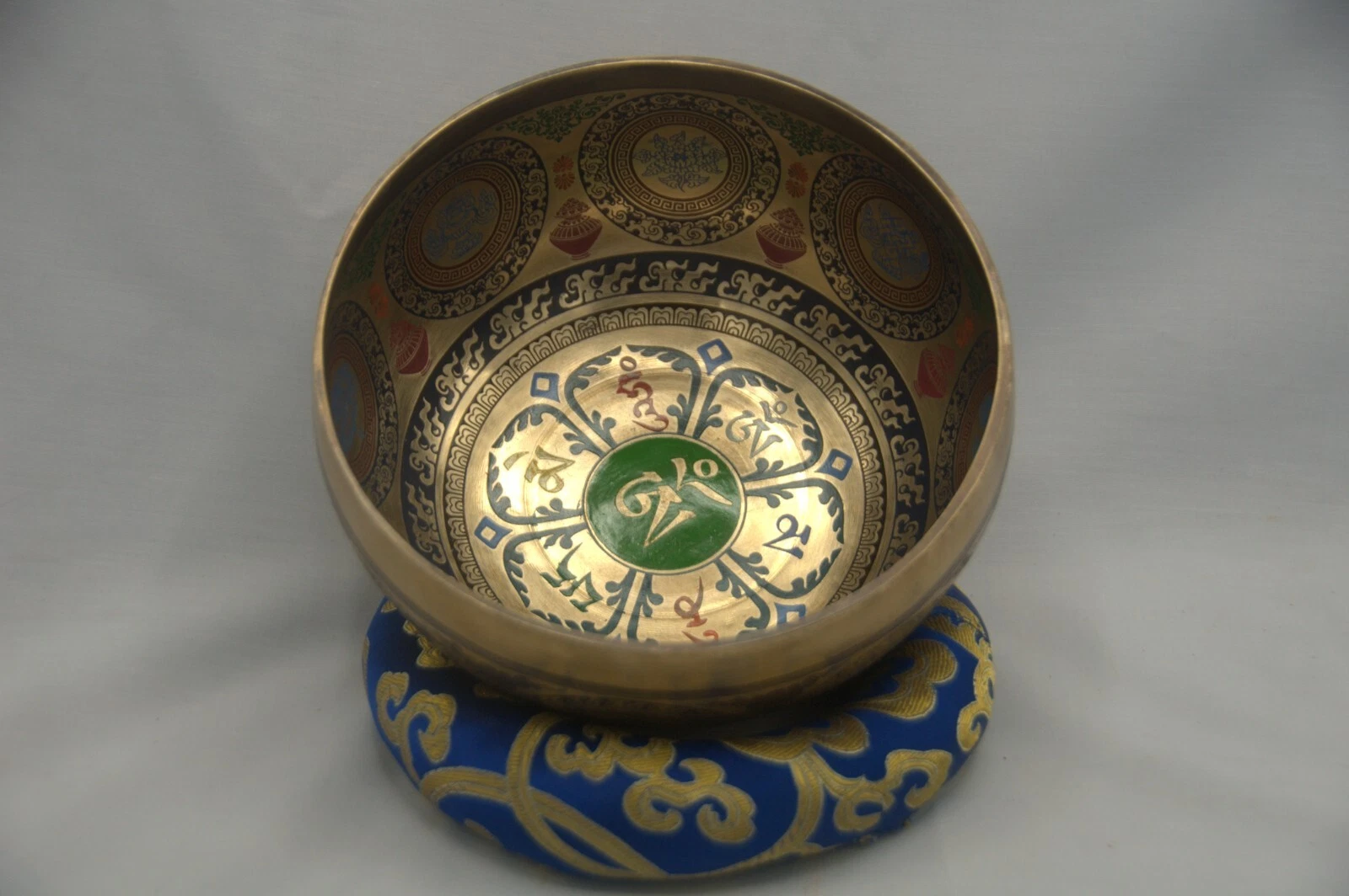 authentic 17cm tibetan singing bowl seven chakras & dorje symbol carved for healing authentic 17cm tibetan singing bowl seven chakras & dorje symbol carved for healing